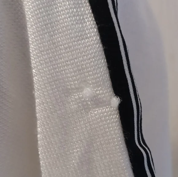 4/$40 Thick White Reebok Tee - Size Large - Picture 4 of 9